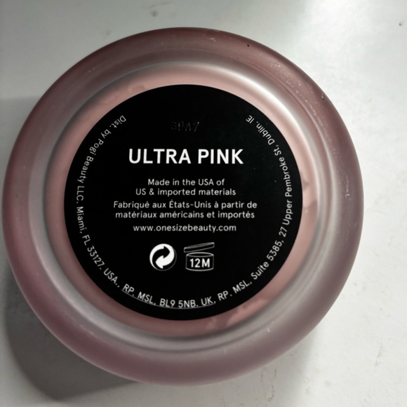 one size setting powder in ultra pink - Picture 2 of 3